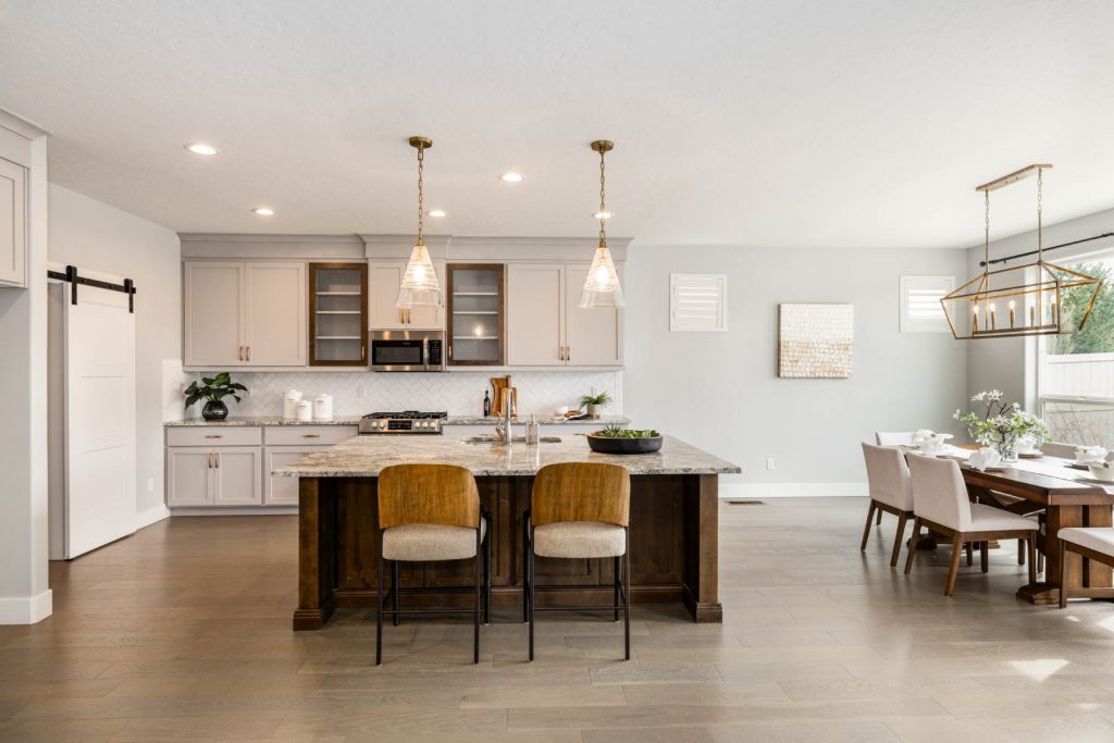 Master the Art of the Luxury Sale.