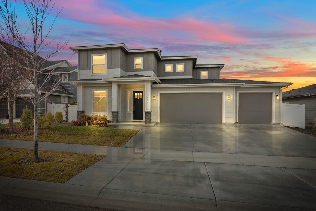 Meridian Single Level Modern Home with Stone Pillars and Triple Garage.jpg (1)